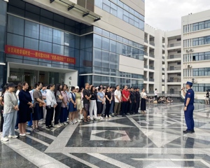 以练筑防，安全同行—明升体育88联合图书馆开展消防安全管理培训暨防震减灾疏散演练活动